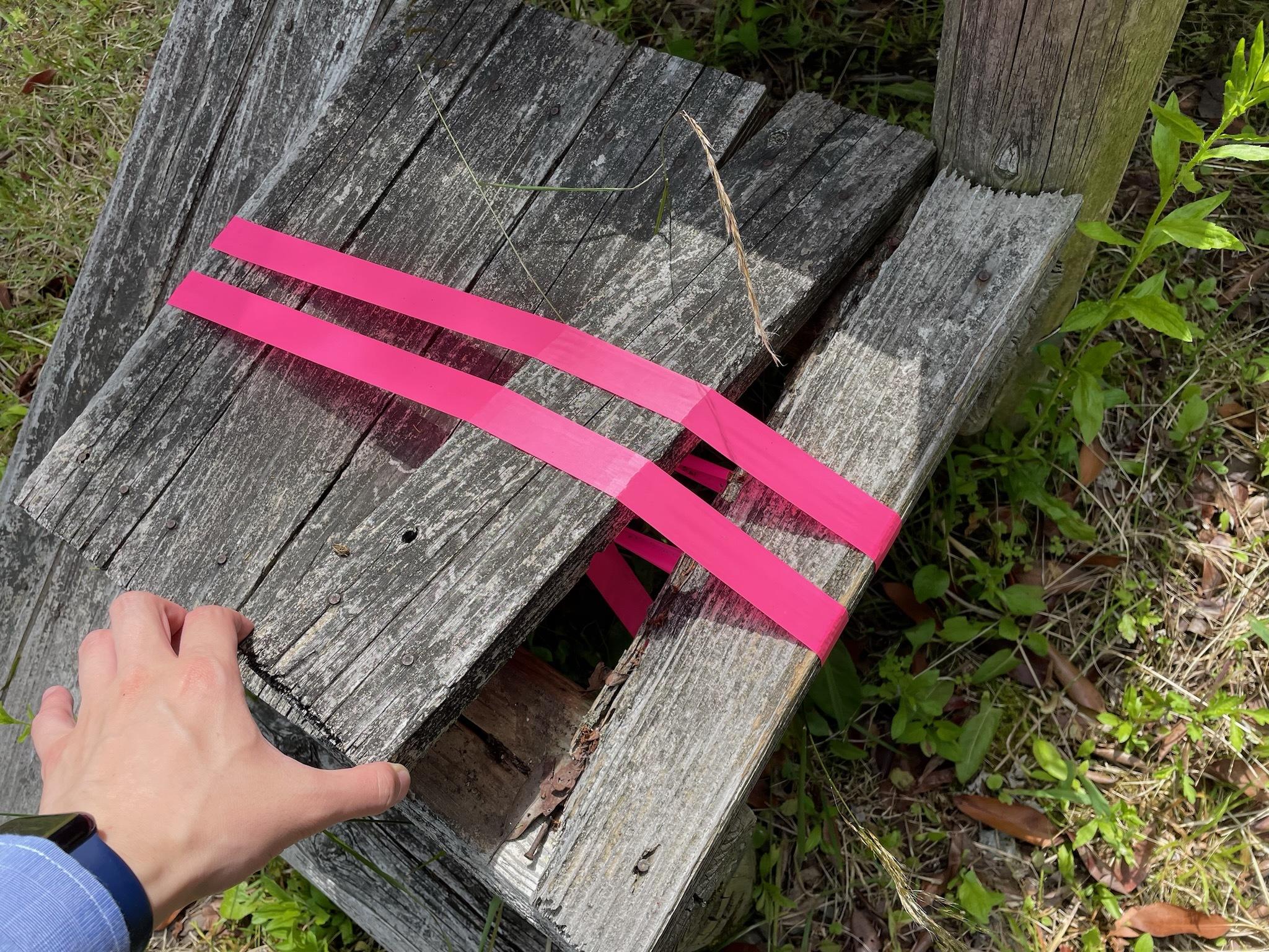 木製遊具 足場破損 木製遊具 足場破損