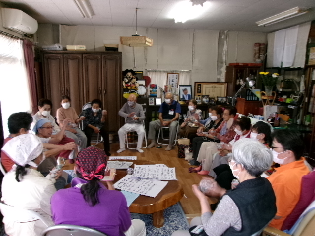 オレンジカフェ行ってみよう(輪になって楽しむ) オレンジカフェ行ってみよう(輪になって楽しむ)