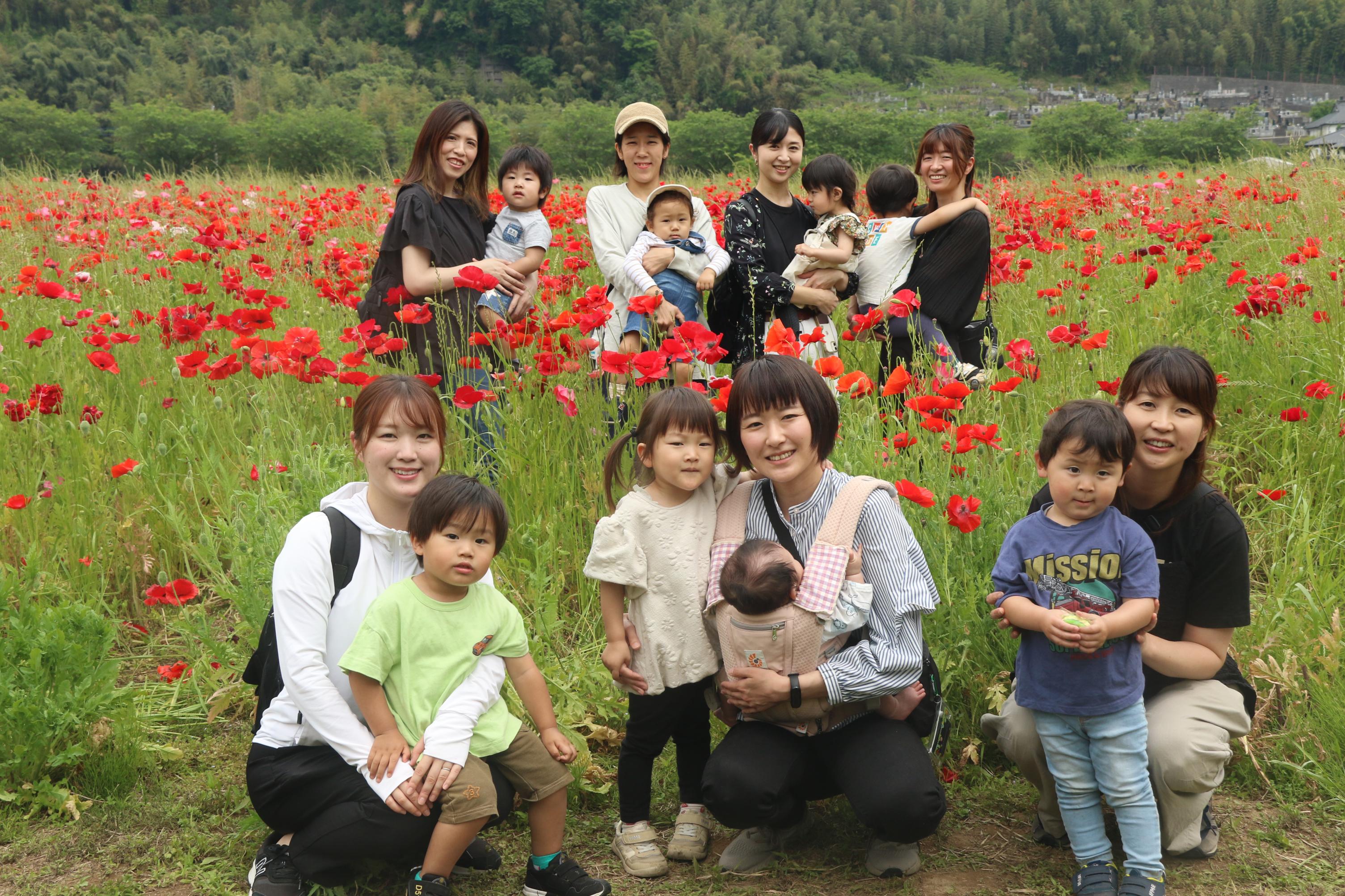 ポピー畑と親子の集合写真1