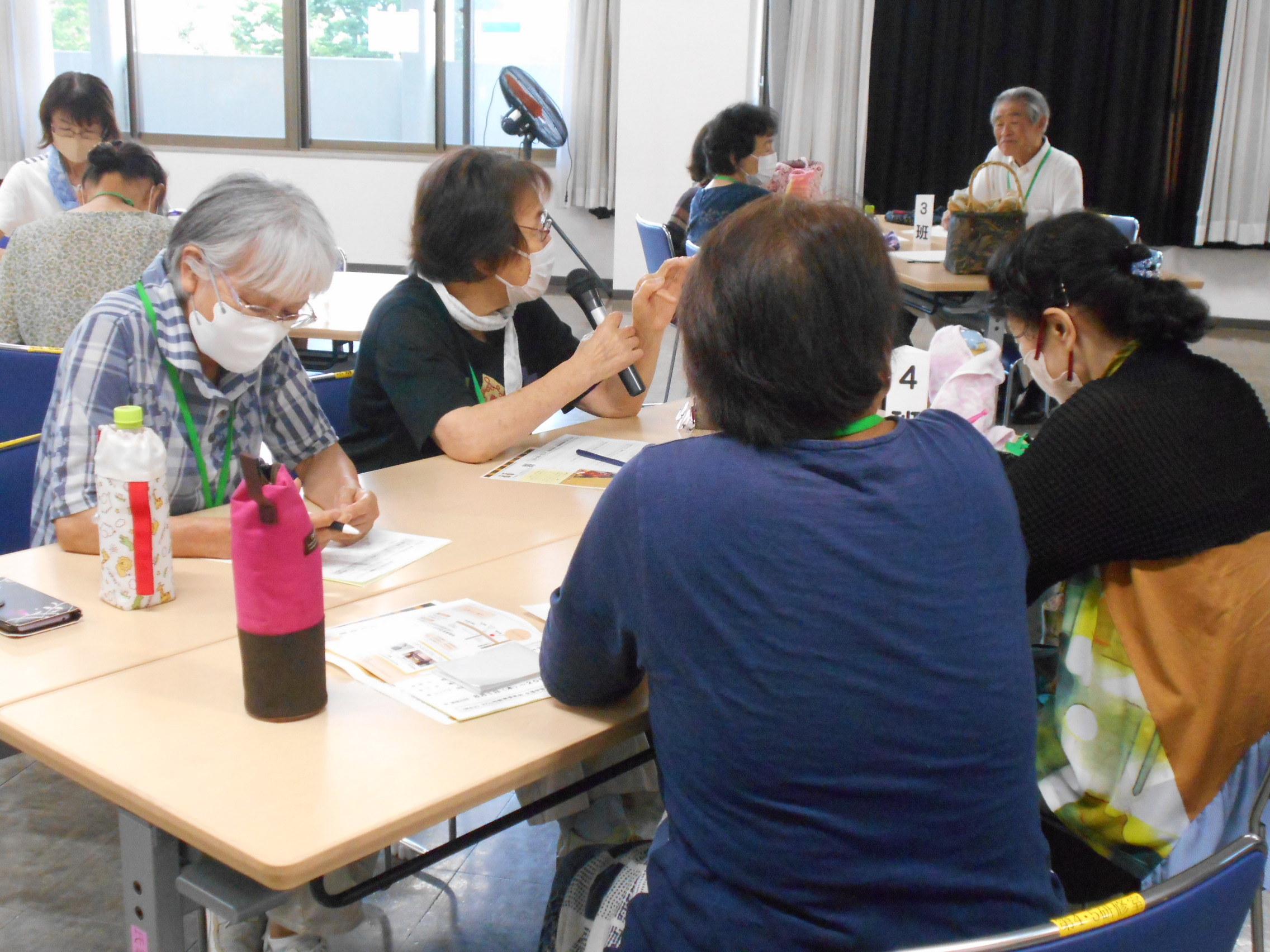 地域での人権学習の様子