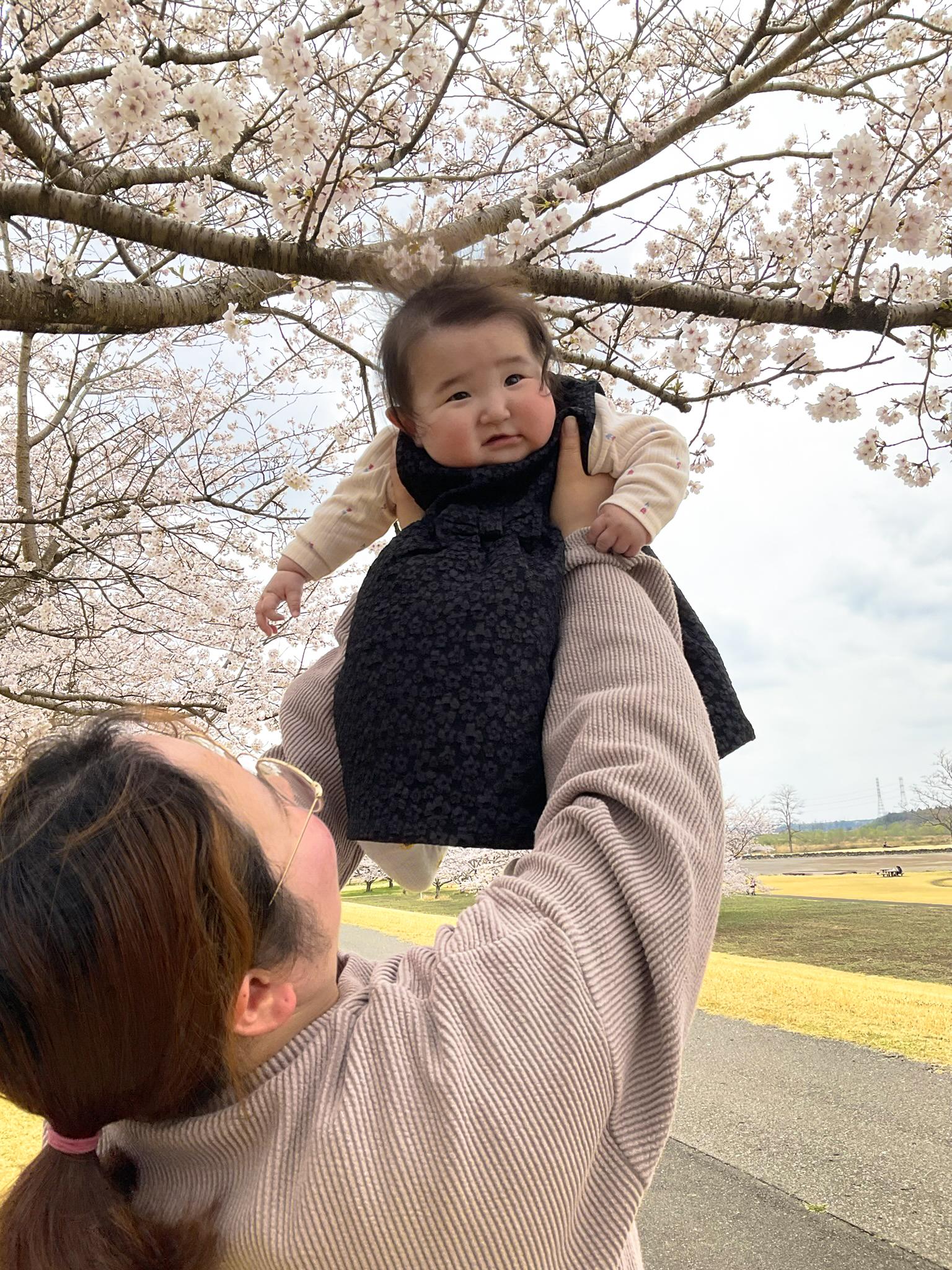 女性と子どもの写真1