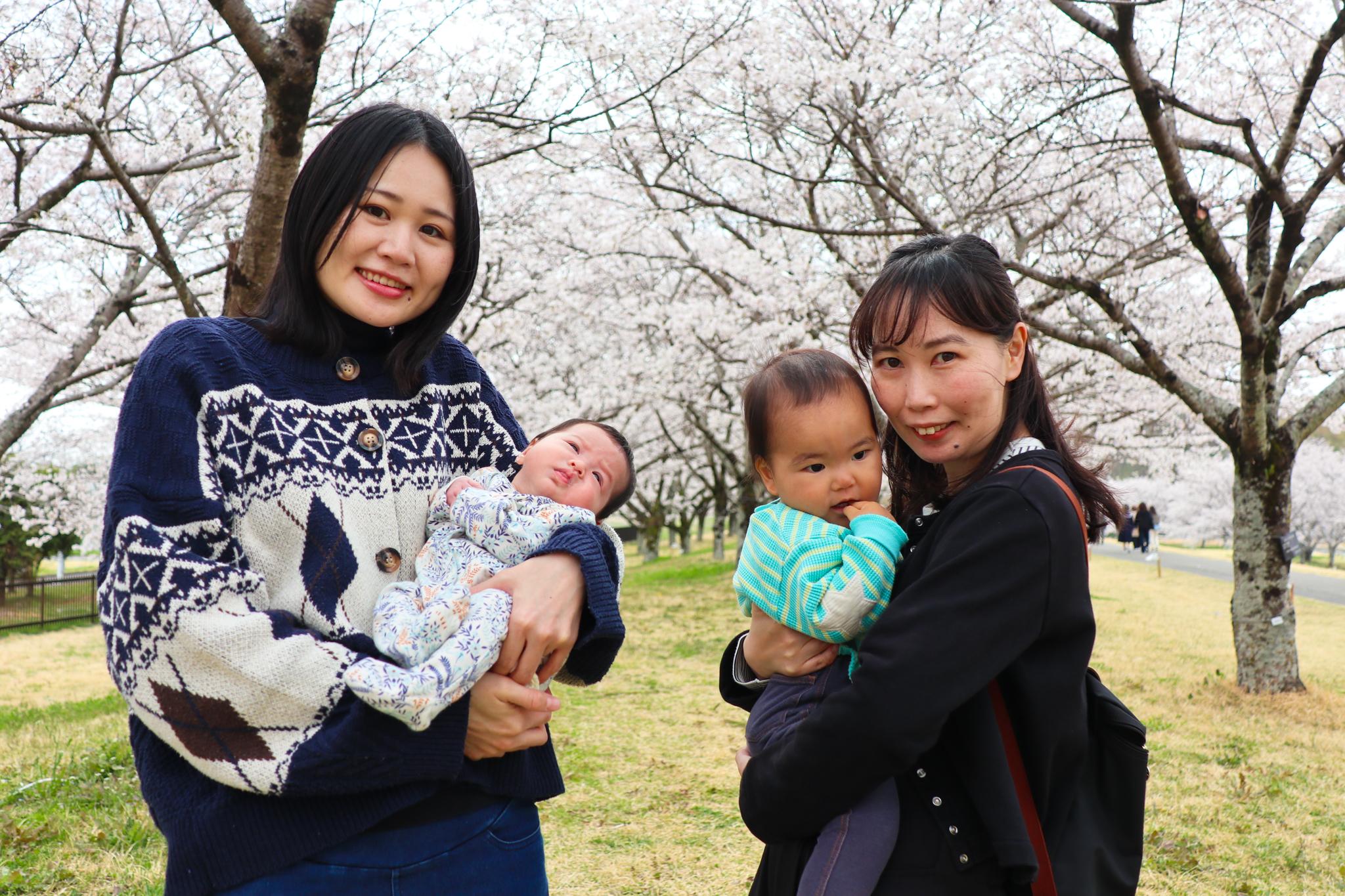女性と子どもの写真2