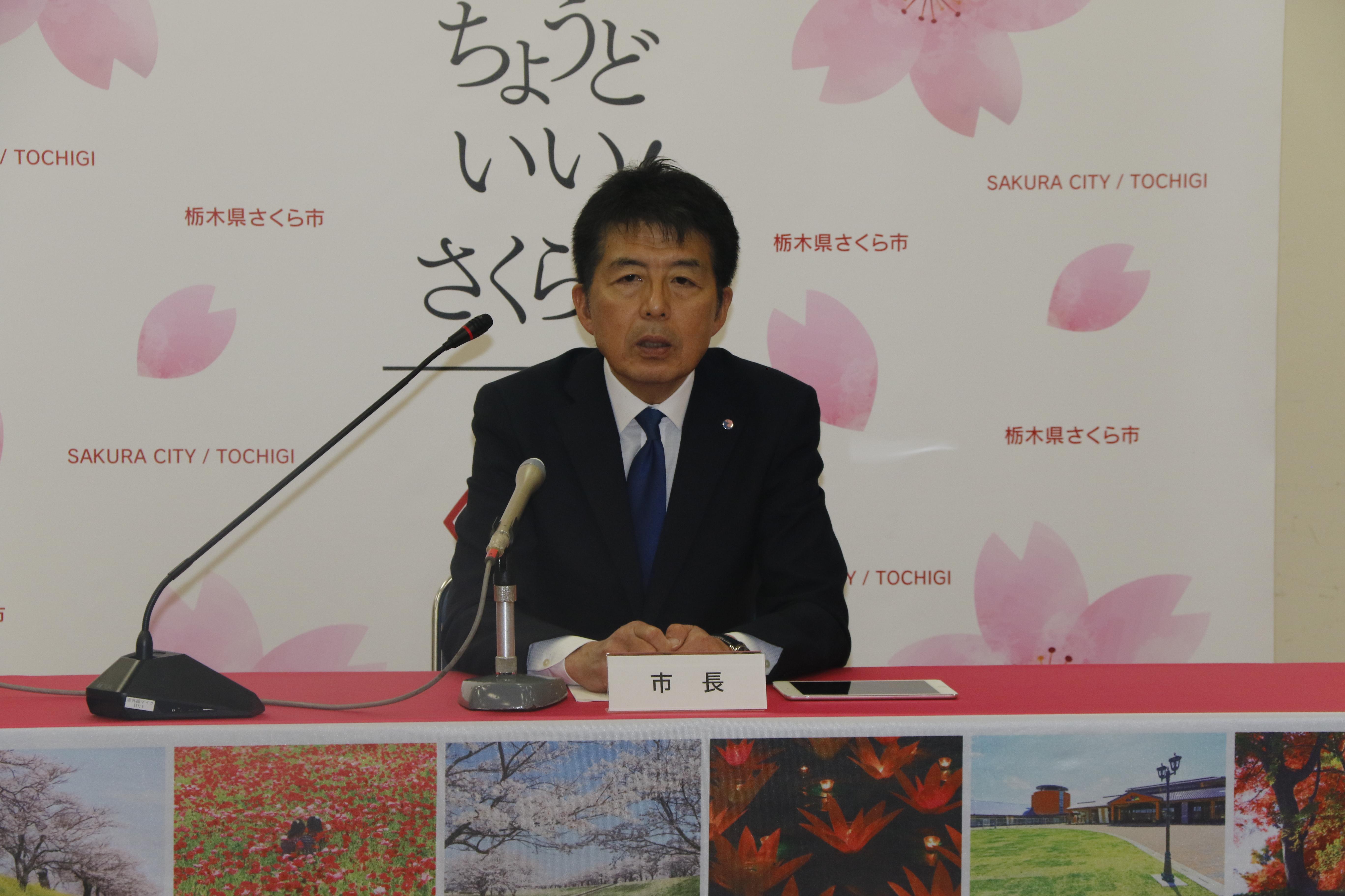 記者会見の写真