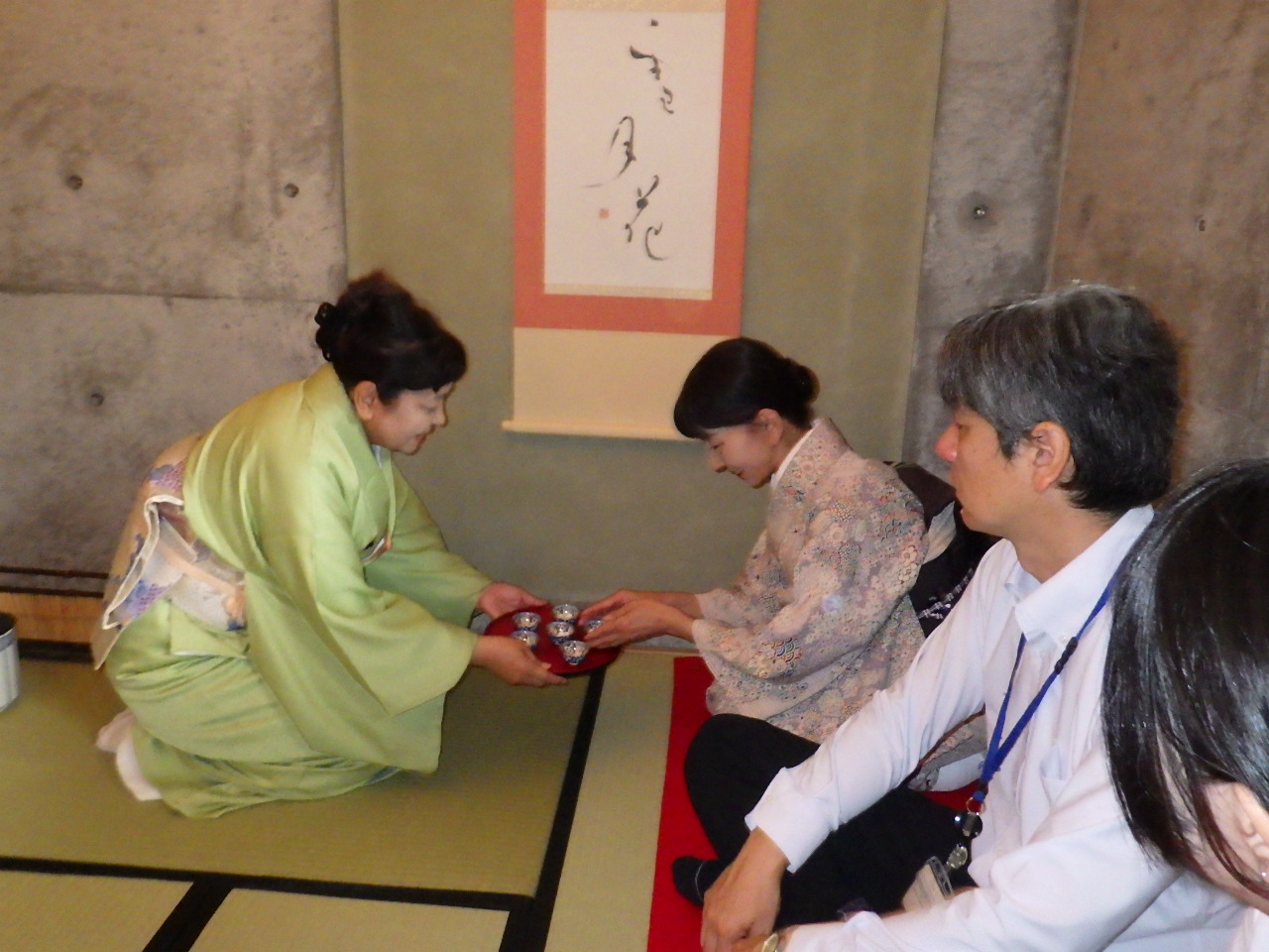 お茶会の様子 お茶会の様子