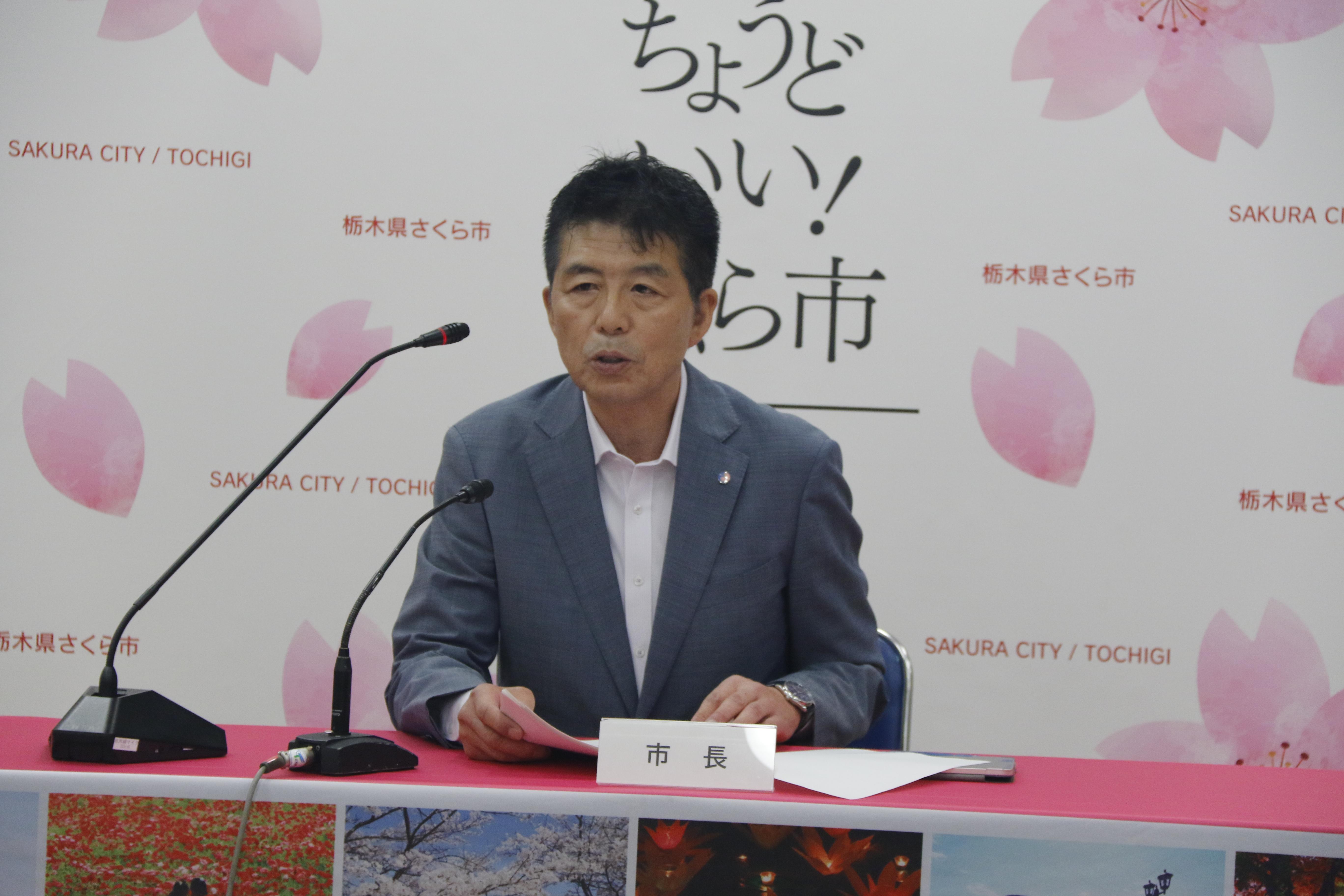 記者会見の写真