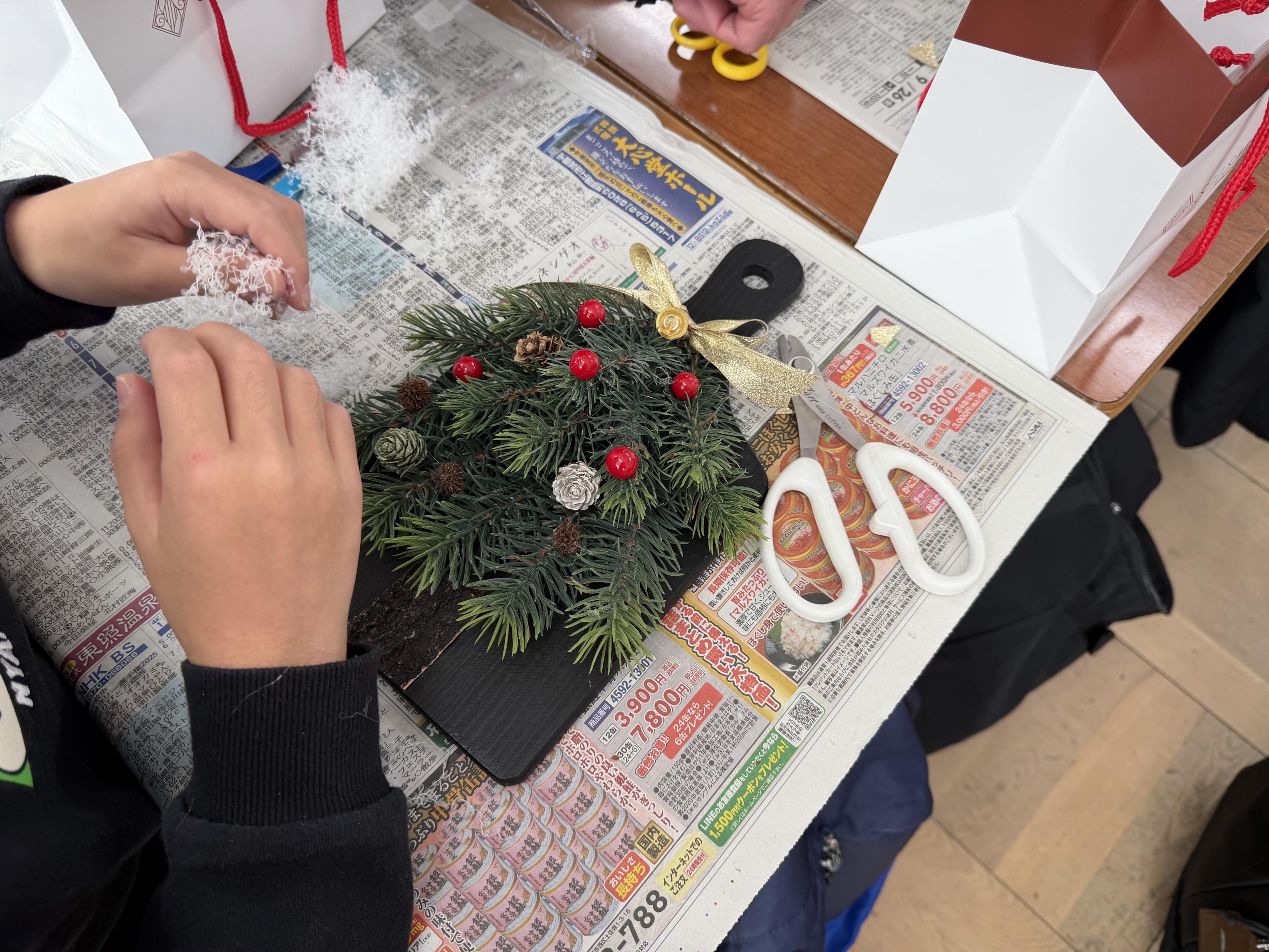 フラワーアレンジメントの様子2。 フラワーアレンジメントの様子2。