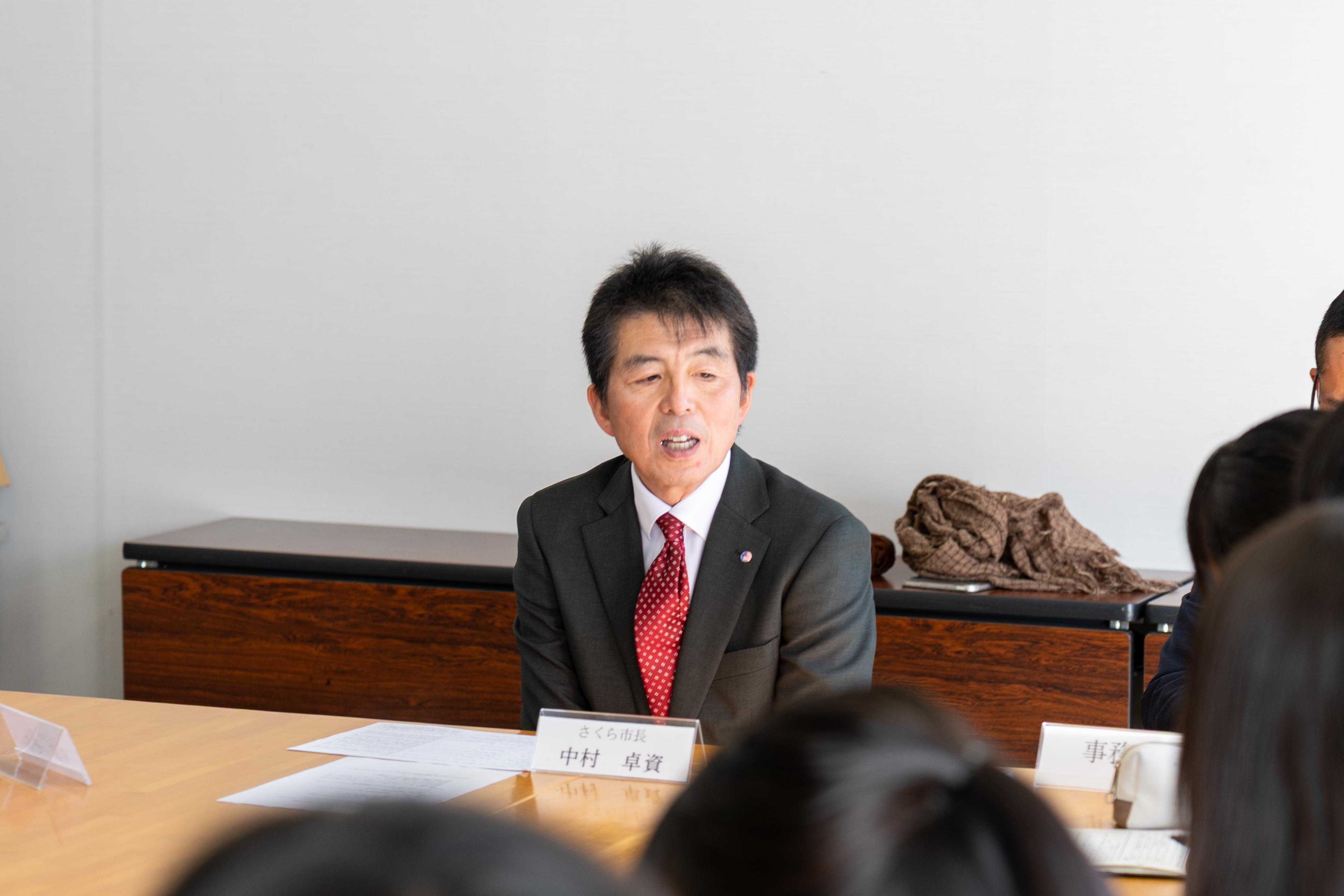 意見交換中の市長の写真 意見交換中の市長の写真