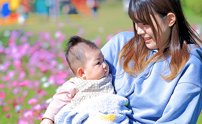 さくら市で暮らす笑顔の親子 さくら市で暮らす笑顔の親子